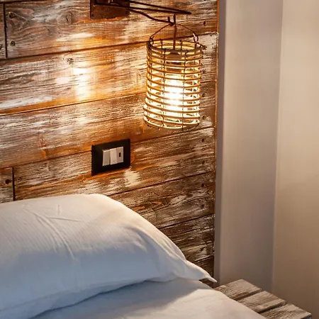 Corten Hotel *