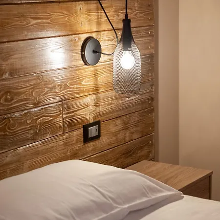 Corten Hotel *